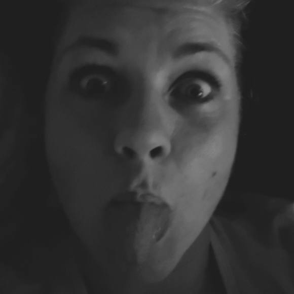 Meet your Posher, Nina - Picture 3 of 4